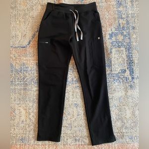 Figs Yola Skinny Scrub Pant in Black